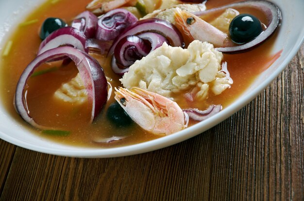 Encebollado Fischsuppe aus Ecuador