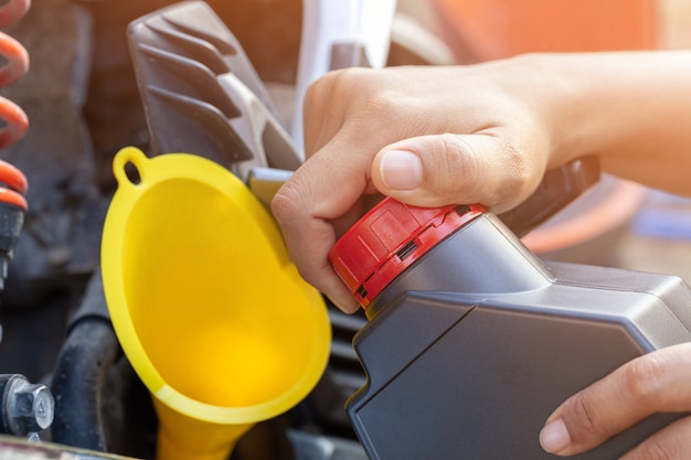 Encha óleo no motor após dirigir a motocicleta