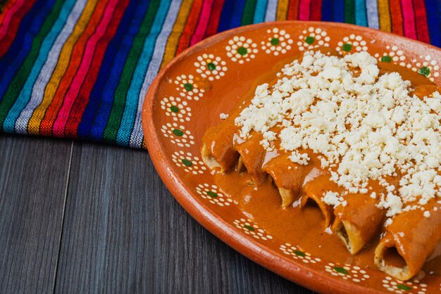 Enchiladas con pipián rojo Comida típica mexicana