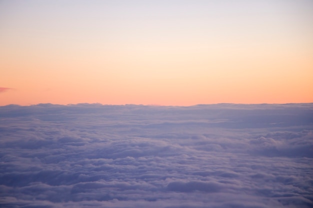 Por encima de las nubes, paisaje de nubes, nubes al atardecer