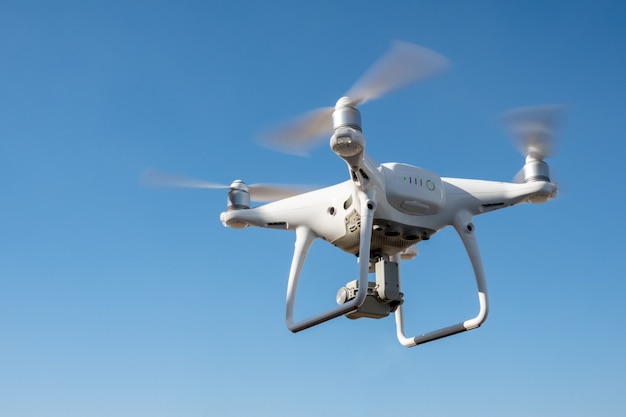 Una encuesta de drones en el sitio de construcción