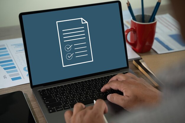La encuesta en línea recopiló comentarios de los clientes sobre las aplicaciones tecnológicas evaluando la calidad y la satisfacción del servicio.