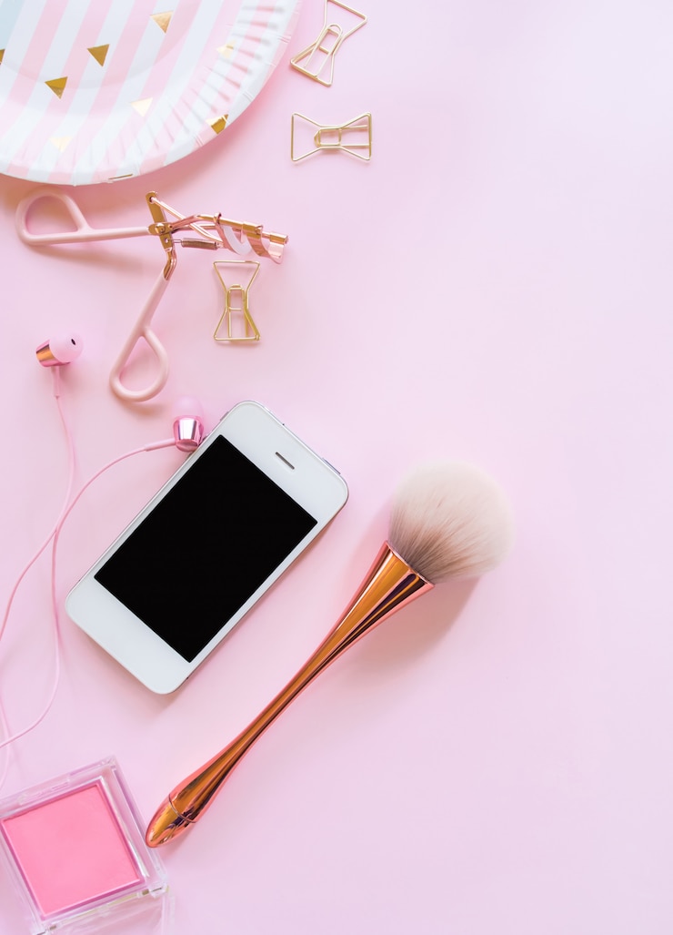 Foto endecha plana de accesorios cosméticos.