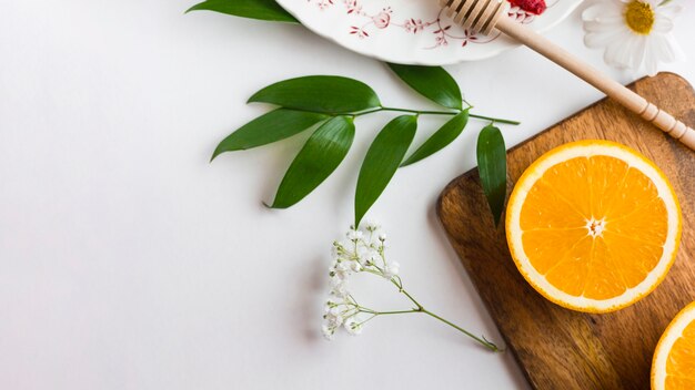 Foto endecha plana en rodajas de naranja