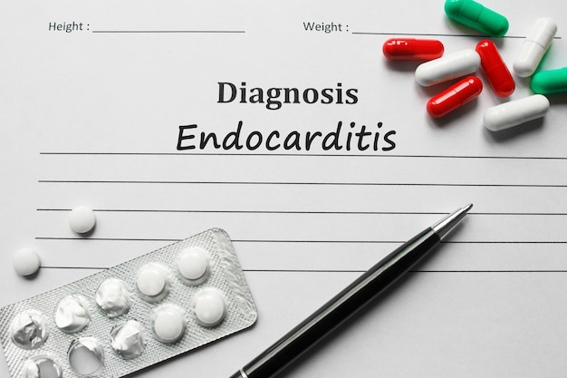 Foto endocarditis en la lista de diagnóstico, concepto médico