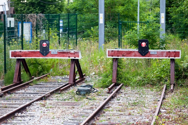 Foto endstation einer eisenbahnstrecke