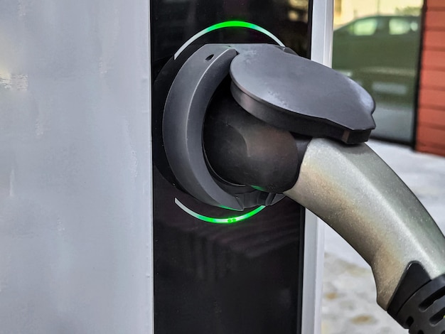 Energía de batería de carga de coche eléctrico ecológico