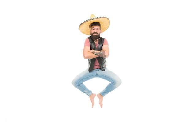 Energia mexicana Homem barbudo alegre usar chapéu mexicano sombrero Conceito de festa mexicana Celebrar feriado mexicano tradicional Cara feliz alegre rosto se divertindo dançando pulando Vida em movimento