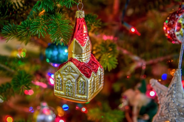 Enfeites de Natal e luzes cintilantes