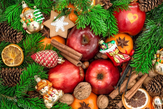 Enfeites e decorações de Natal Maçãs tangerina frutas nozes biscoitos