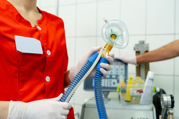 Enfermera con equipo médico Doctor en uniforme de medicina