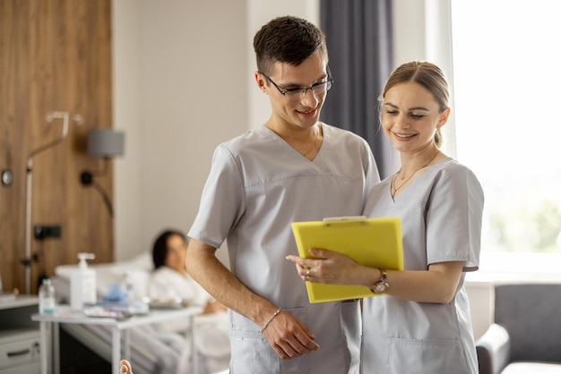 Enfermeras en el pabellón médico