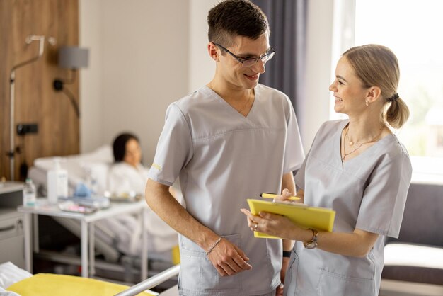 Enfermeras en el pabellón médico