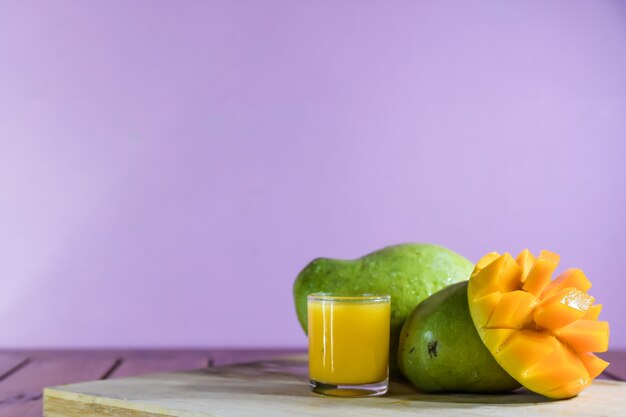 Enfoque selectivo de la fruta de mango favorita de Malasia o Asia llamada Mangga Harum Manis o Harumanis