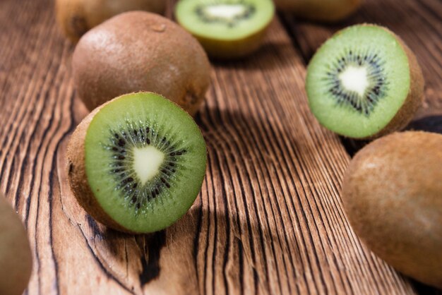 Enfoque selectivo de frutas de kiwi