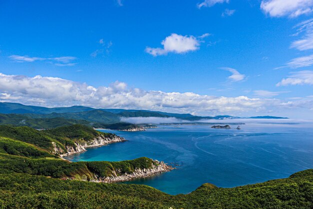 Foto enfoque selectivo turismo y viajes marítimos descanso en el mar krai de primorie