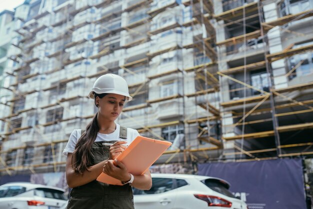 Engenheiro de construção de mulher conceito de engenheiro de construção de mulher