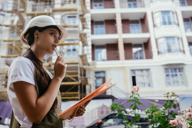 Engenheiro de construção de mulher Conceito de engenheiro de construção de mulher