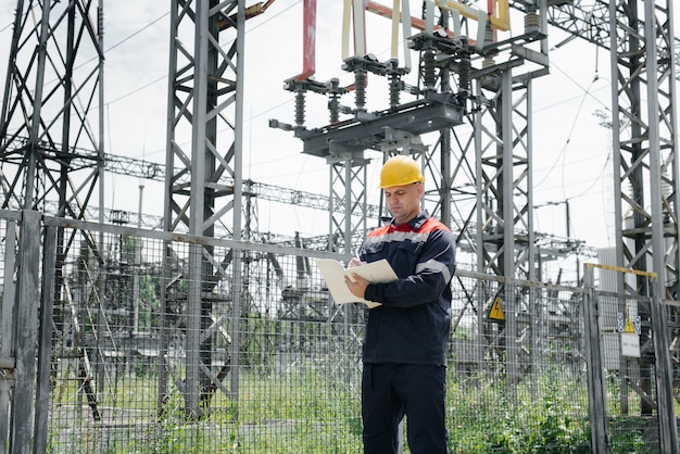 Foto engenheiro de energia em produção