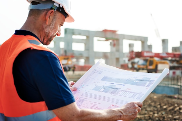 Foto engenheiro de site em um canteiro de obras