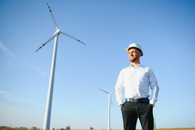 Engenheiro técnico em estação geradora de energia eólica