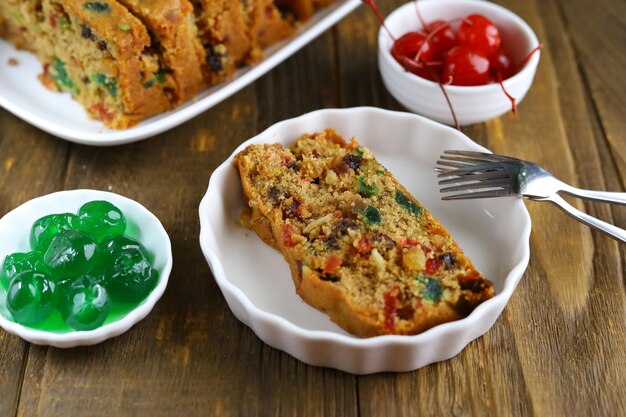 Englisch Dried Fruitcake Traditioneller Weihnachtskuchen mit getrockneten Früchten, Datteln und kandierten Früchten