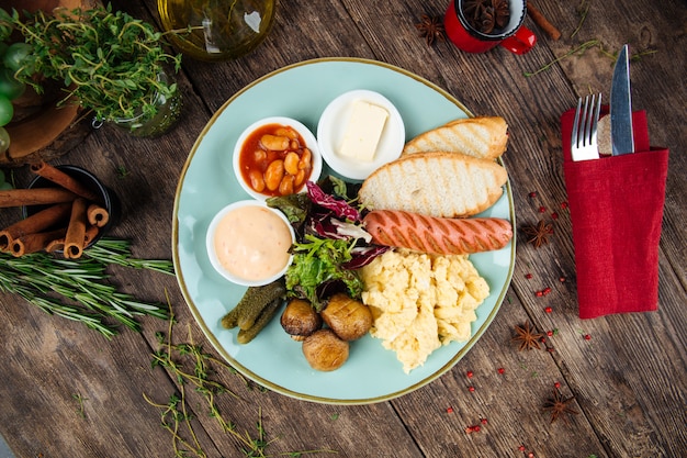 Englisch Frühstück Rührei Wurst Toast