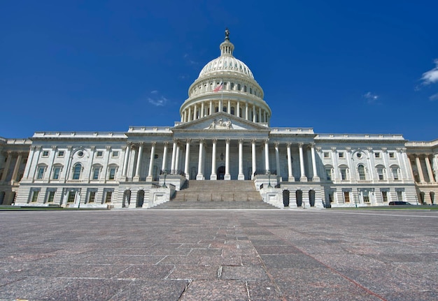 Foto enorme vista panorama do capitólio dos estados unidos de washington no fundo do céu brilhante