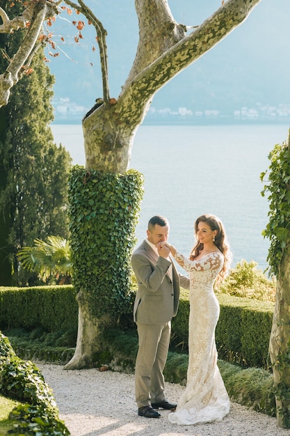 Ensaio fotográfico de casamento Villa Balbianello lindo casal noivos