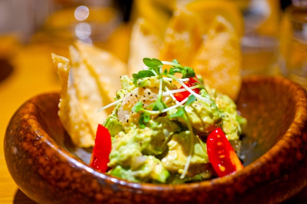 Foto ensalada de aguacate y camarones