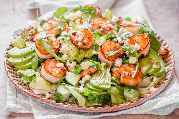 Ensalada de aguacate y gambas