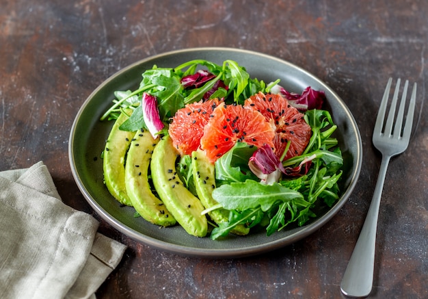 Ensalada de aguacate y pomelo