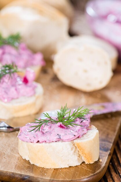 Ensalada de arenque en una baguette