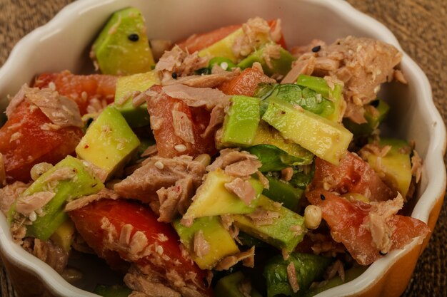 Ensalada de atún y aguacate