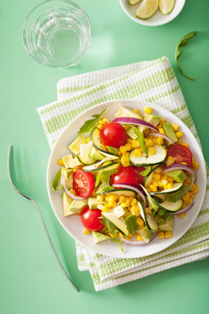 Ensalada de calabacín en espiral con verduras