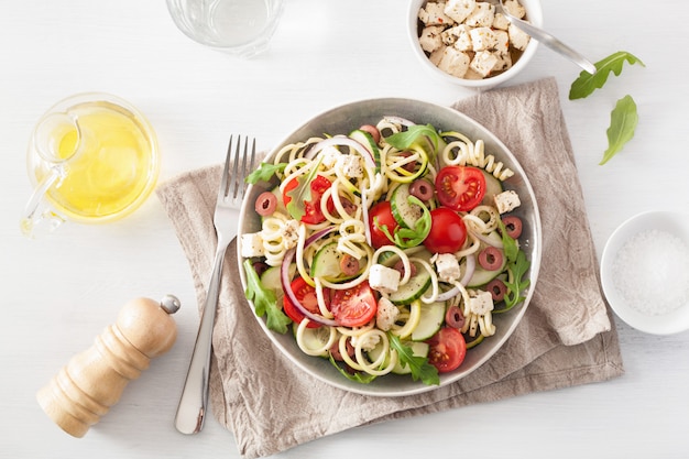 Ensalada de calabacín en espiral con verduras