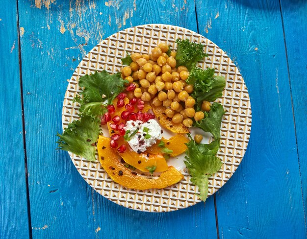 Ensalada De Calabaza Delicata Asada Con Garbanzos