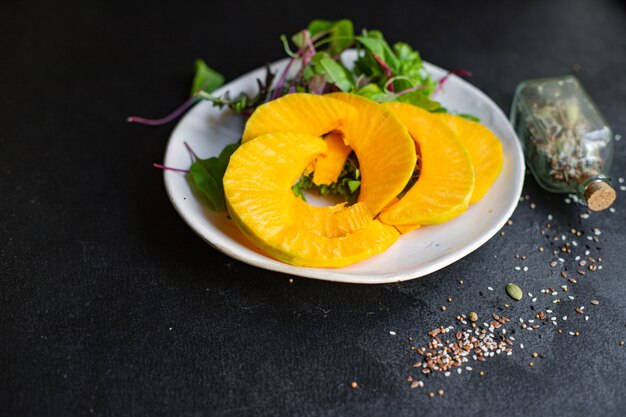 ensalada de calabaza saludable hojas de lechuga ingrediente orgánico comer