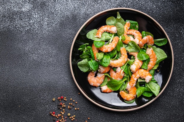 Foto ensalada de camarones langostinos comida de mariscos comida merienda en la mesa espacio de copia fondo de alimentos