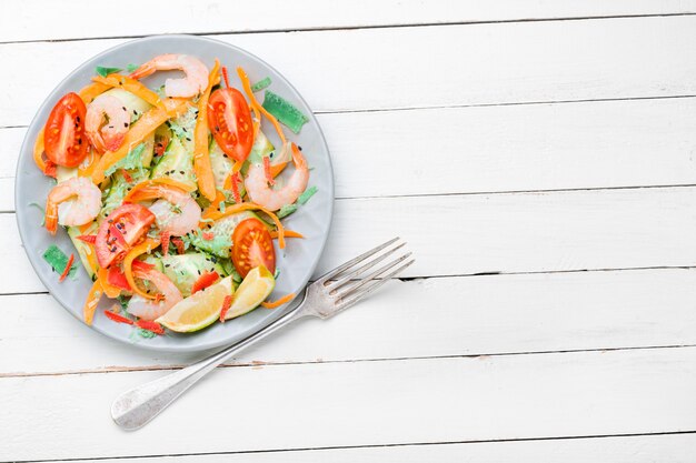 Ensalada de camarones y verduras