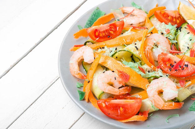 Ensalada de camarones y verduras