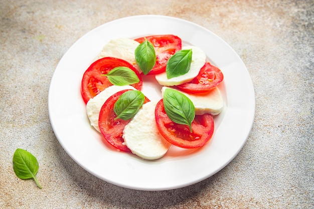 ensalada caprese mozzarella albahaca tomate plato fresco comida saludable comida bocadillo en la mesa espacio de copia