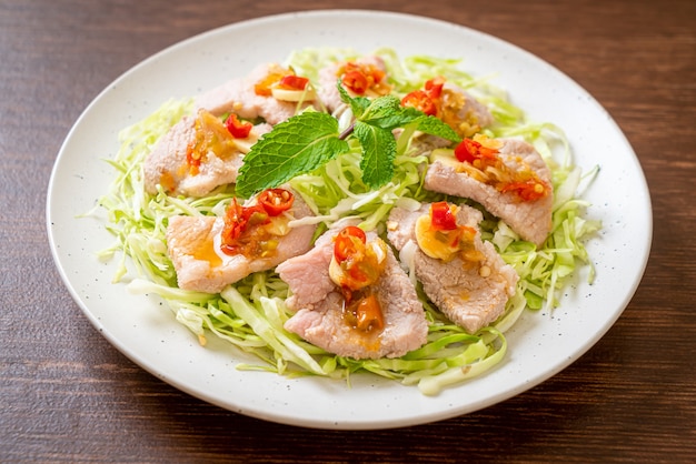 Ensalada De Cerdo Picante o Cerdo Hervido con Salsa de Limón, Ajo y Chile