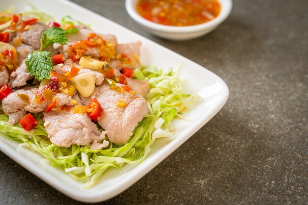 Ensalada De Cerdo Picante o Cerdo Hervido con Salsa de Limón, Ajo y Chile