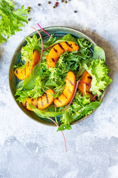 ensalada de durazno a la parrilla