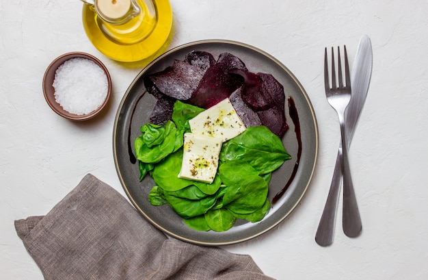 ensalada de espinacas y queso