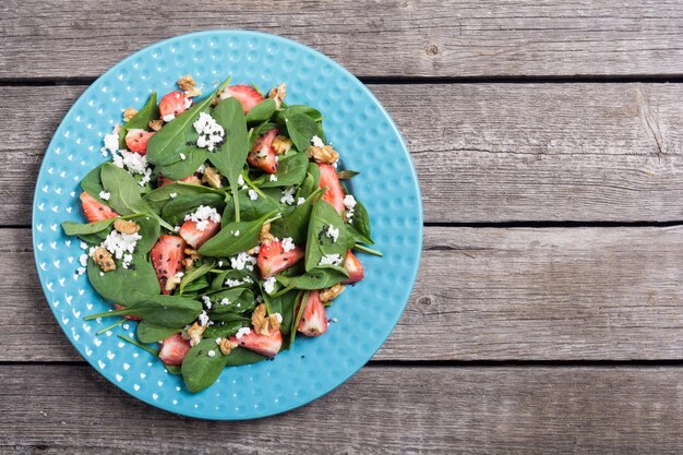 Ensalada de fresas con queso de espinacas y nueces Comida sana