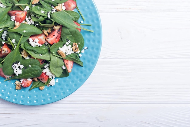 Ensalada de fresas con queso de espinacas y nueces Comida sana