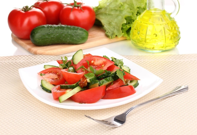 Ensalada fresca con tomates y pepinos