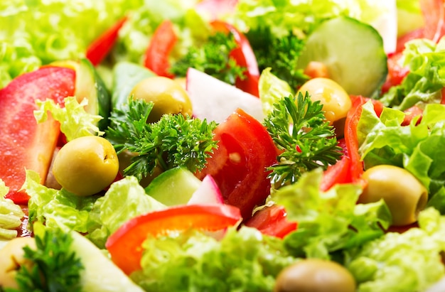 Ensalada fresca con verduras y verduras